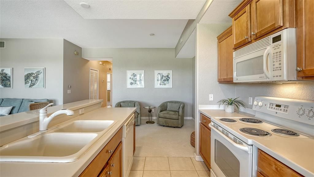 For Sale: $248,900 (2 beds, 2 baths, 1226 Square Feet)