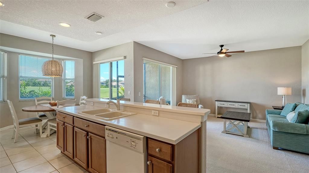 For Sale: $248,900 (2 beds, 2 baths, 1226 Square Feet)