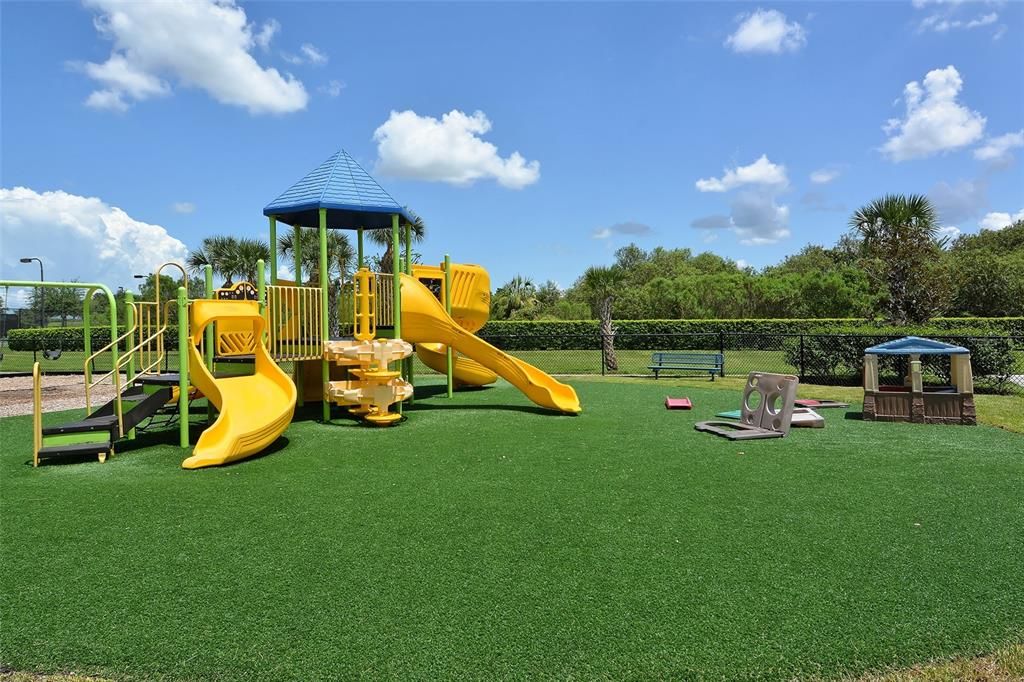 For Sale: $248,900 (2 beds, 2 baths, 1226 Square Feet)