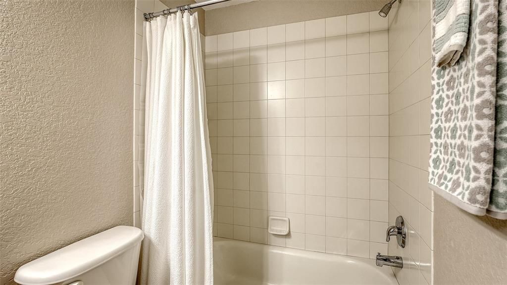 For Sale: $248,900 (2 beds, 2 baths, 1226 Square Feet)