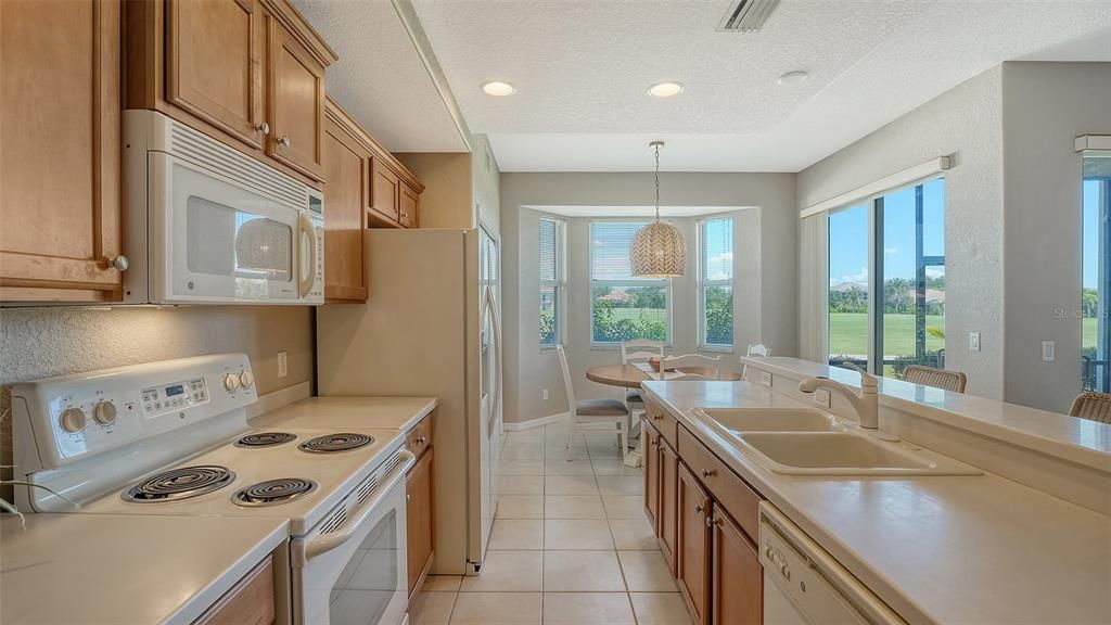 For Sale: $248,900 (2 beds, 2 baths, 1226 Square Feet)