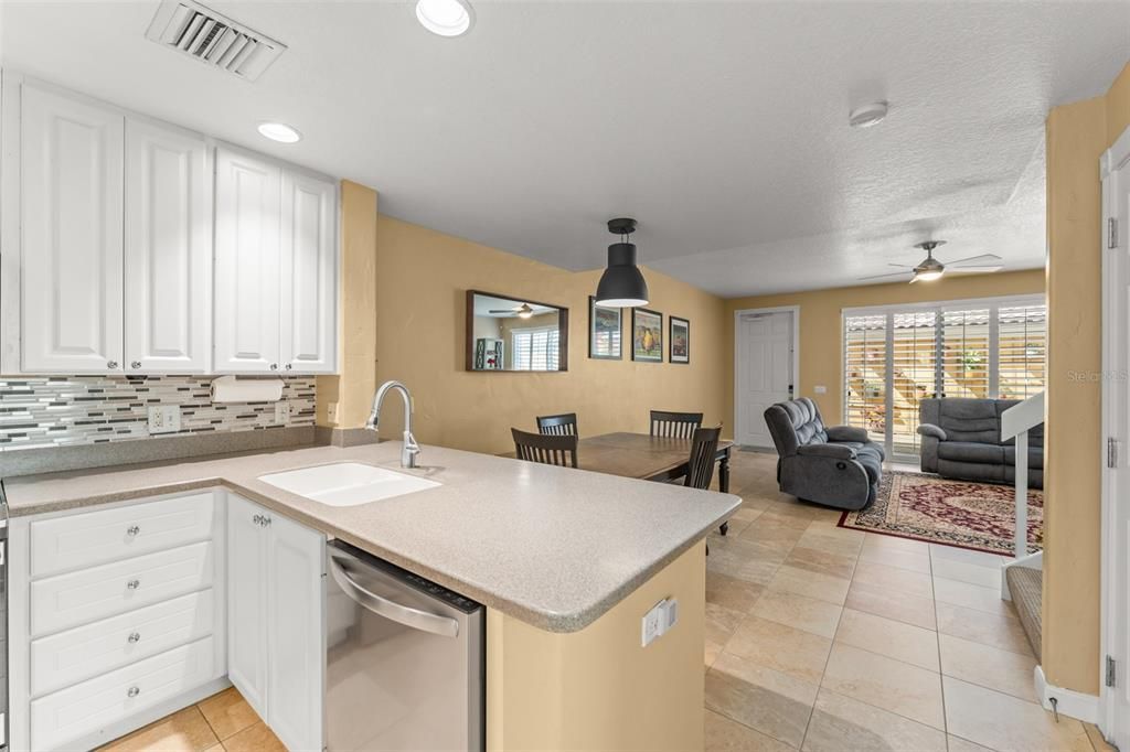 Active With Contract: $469,000 (4 beds, 3 baths, 1810 Square Feet)