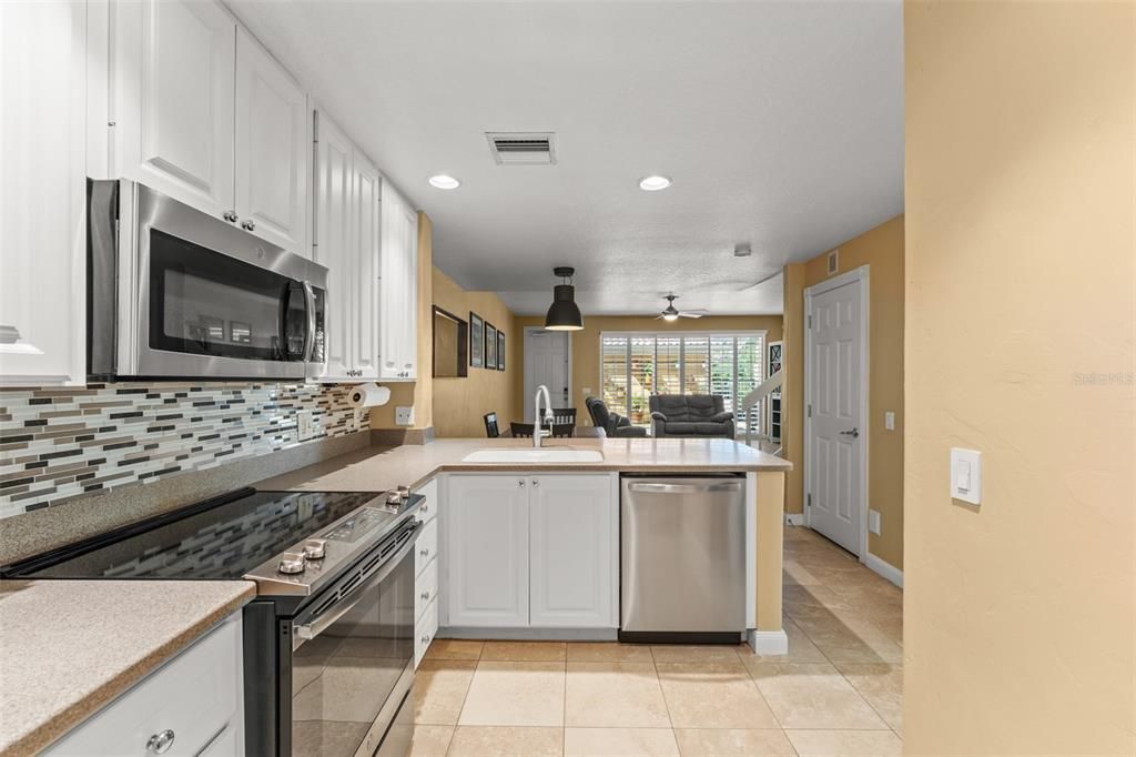 Active With Contract: $469,000 (4 beds, 3 baths, 1810 Square Feet)