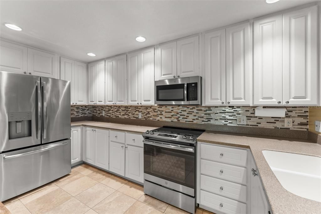 Active With Contract: $469,000 (4 beds, 3 baths, 1810 Square Feet)