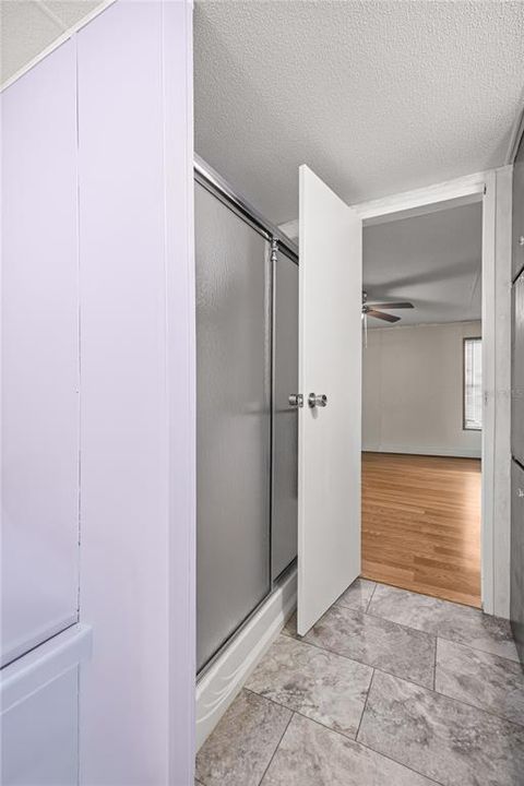 待售: $210,000 (4 贝兹, 2 浴室, 2057 平方英尺)