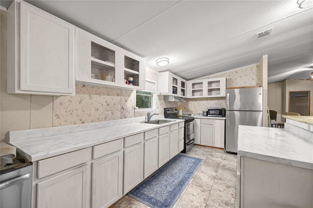 待售: $210,000 (4 贝兹, 2 浴室, 2057 平方英尺)