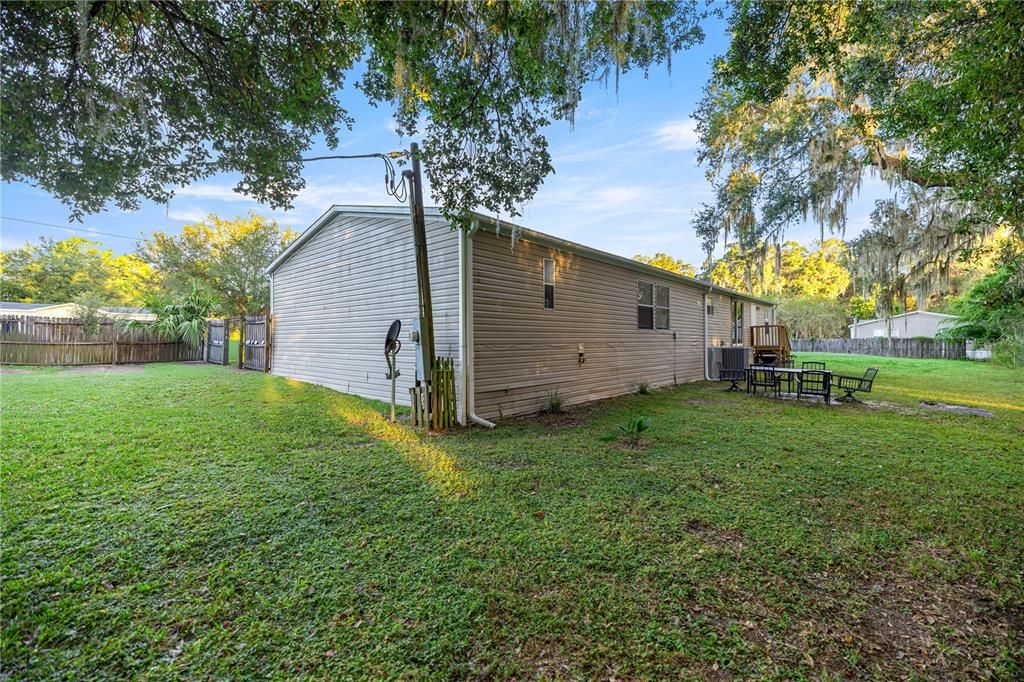 待售: $210,000 (4 贝兹, 2 浴室, 2057 平方英尺)