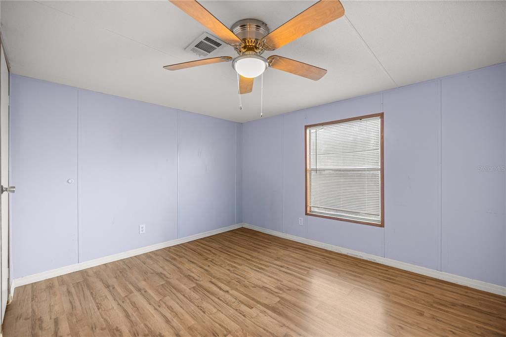 待售: $210,000 (4 贝兹, 2 浴室, 2057 平方英尺)