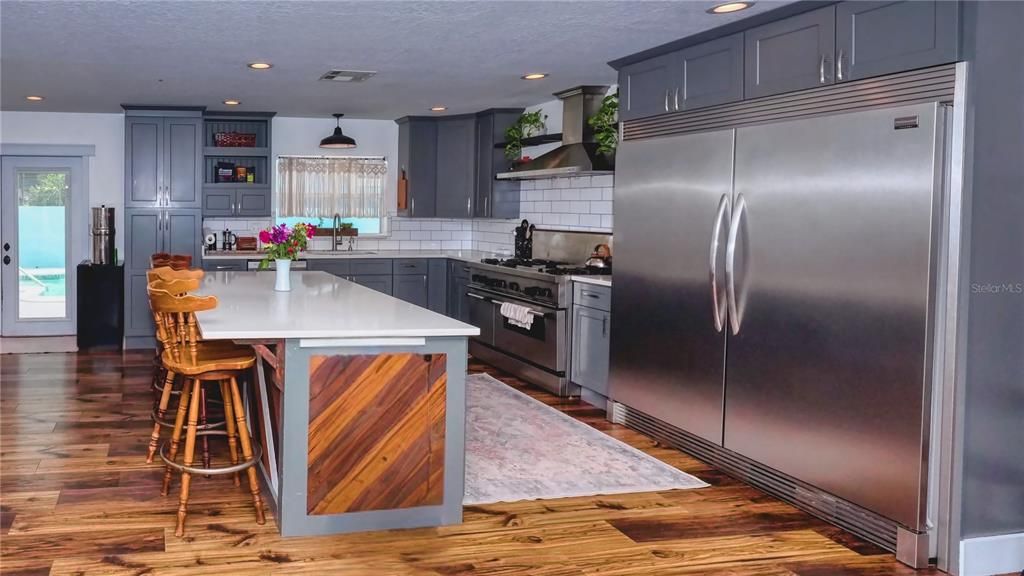 合同活跃: $499,900 (5 贝兹, 3 浴室, 2828 平方英尺)