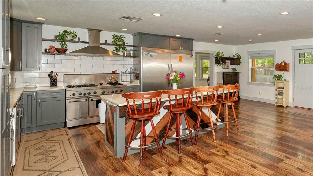 合同活跃: $499,900 (5 贝兹, 3 浴室, 2828 平方英尺)