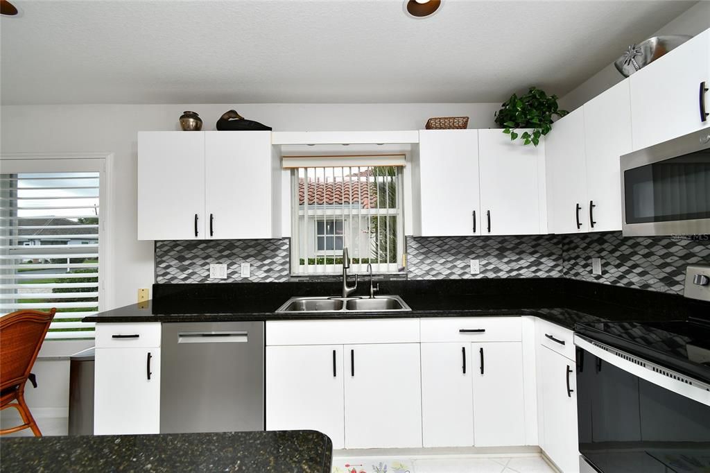 For Sale: $337,500 (3 beds, 2 baths, 1729 Square Feet)