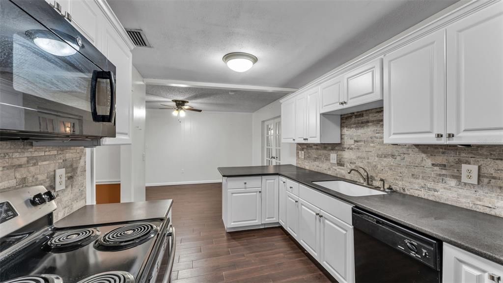 待售: $335,000 (3 贝兹, 2 浴室, 1604 平方英尺)