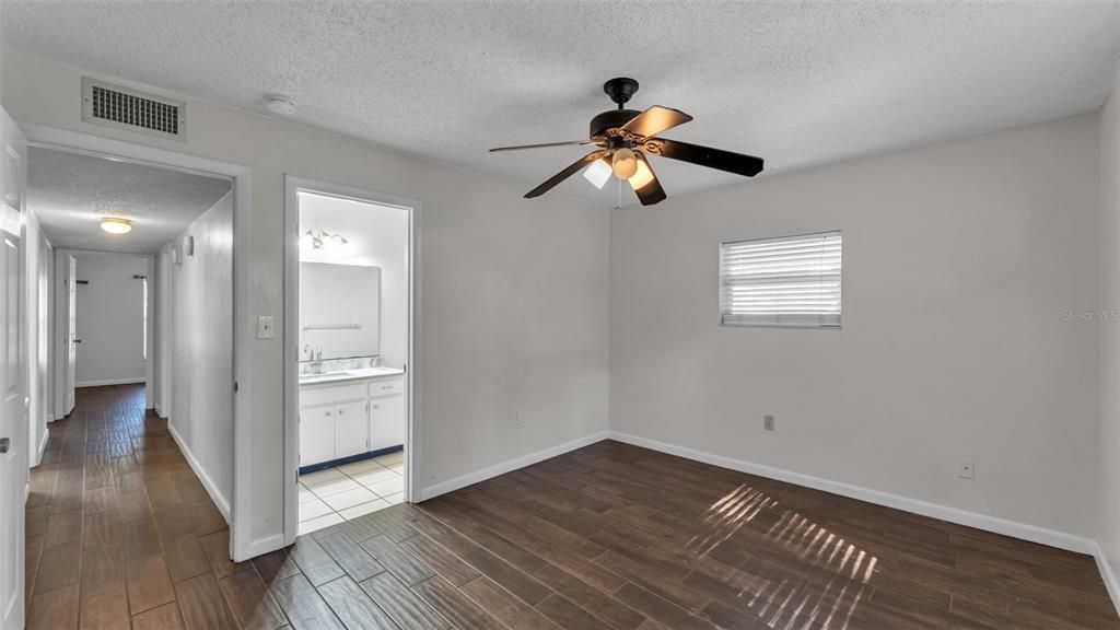 待售: $335,000 (3 贝兹, 2 浴室, 1604 平方英尺)