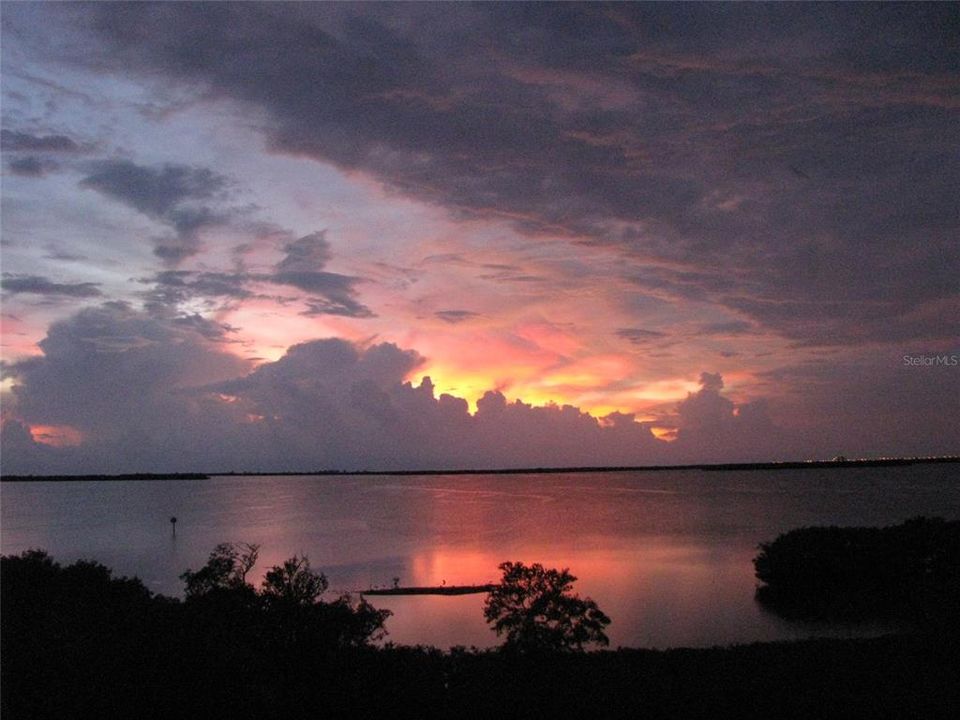 For Sale: $399,900 (3 beds, 2 baths, 1349 Square Feet)