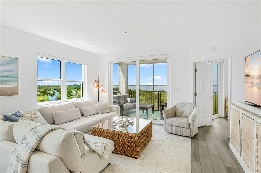 For Sale: $399,900 (3 beds, 2 baths, 1349 Square Feet)