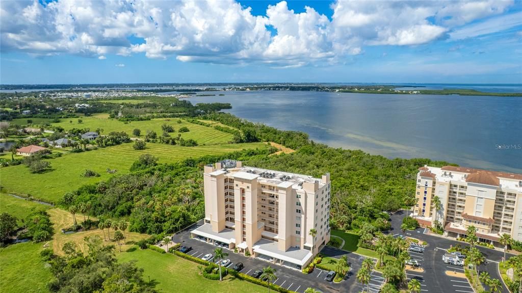 For Sale: $399,900 (3 beds, 2 baths, 1349 Square Feet)