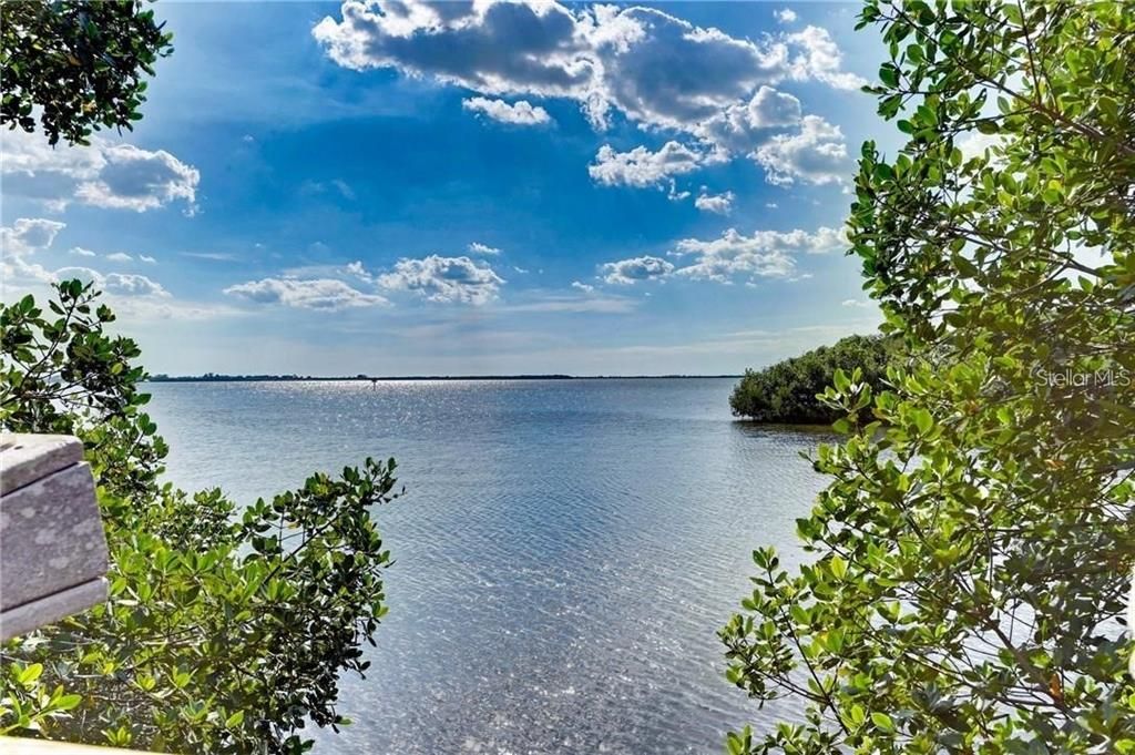 For Sale: $399,900 (3 beds, 2 baths, 1349 Square Feet)