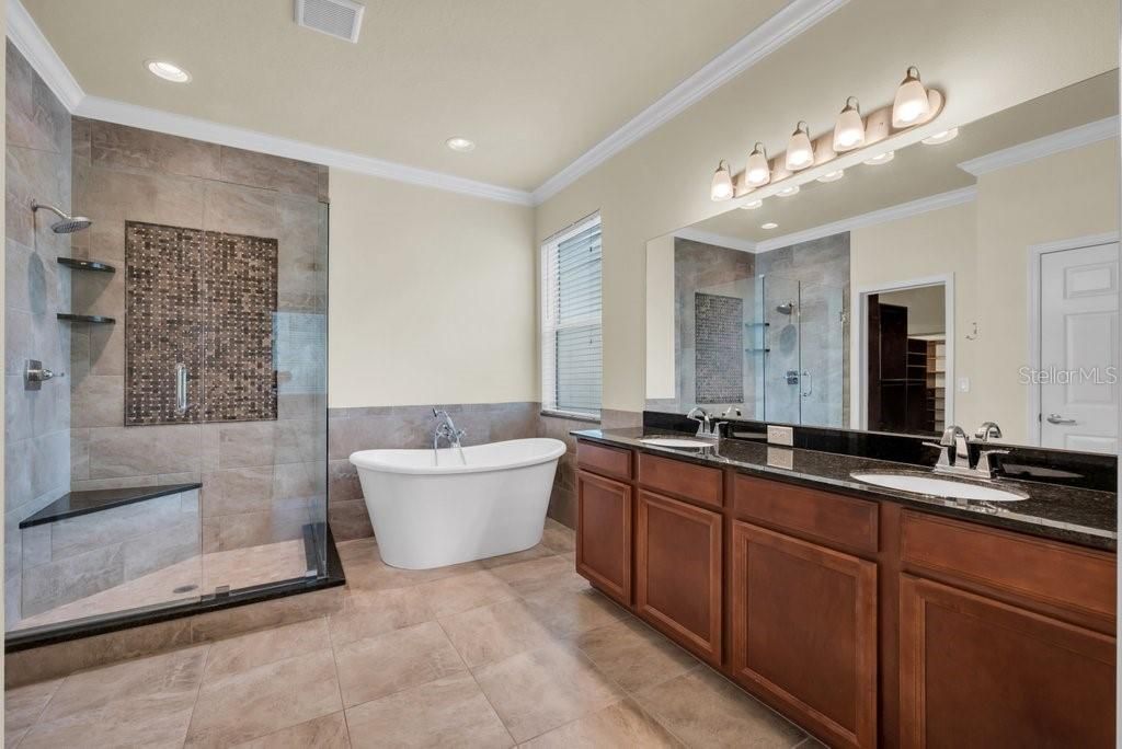 En Venta: $775,000 (5 camas, 4 baños, 3560 Pies cuadrados)