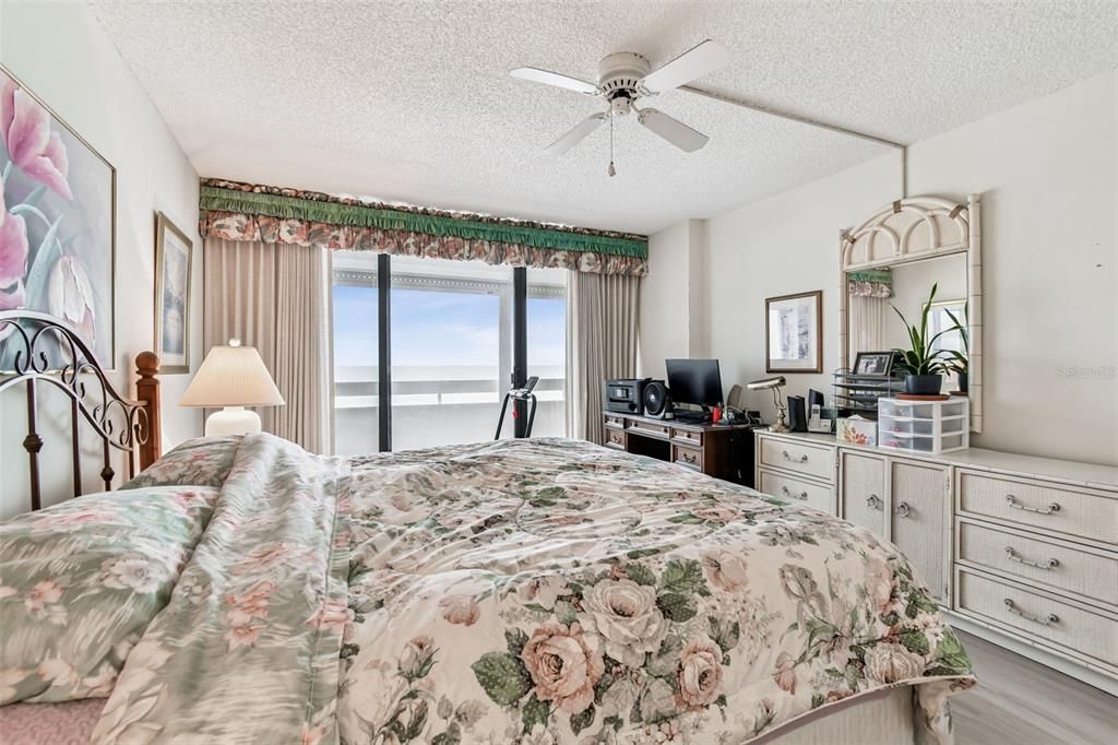 待售: $720,000 (2 贝兹, 2 浴室, 1165 平方英尺)