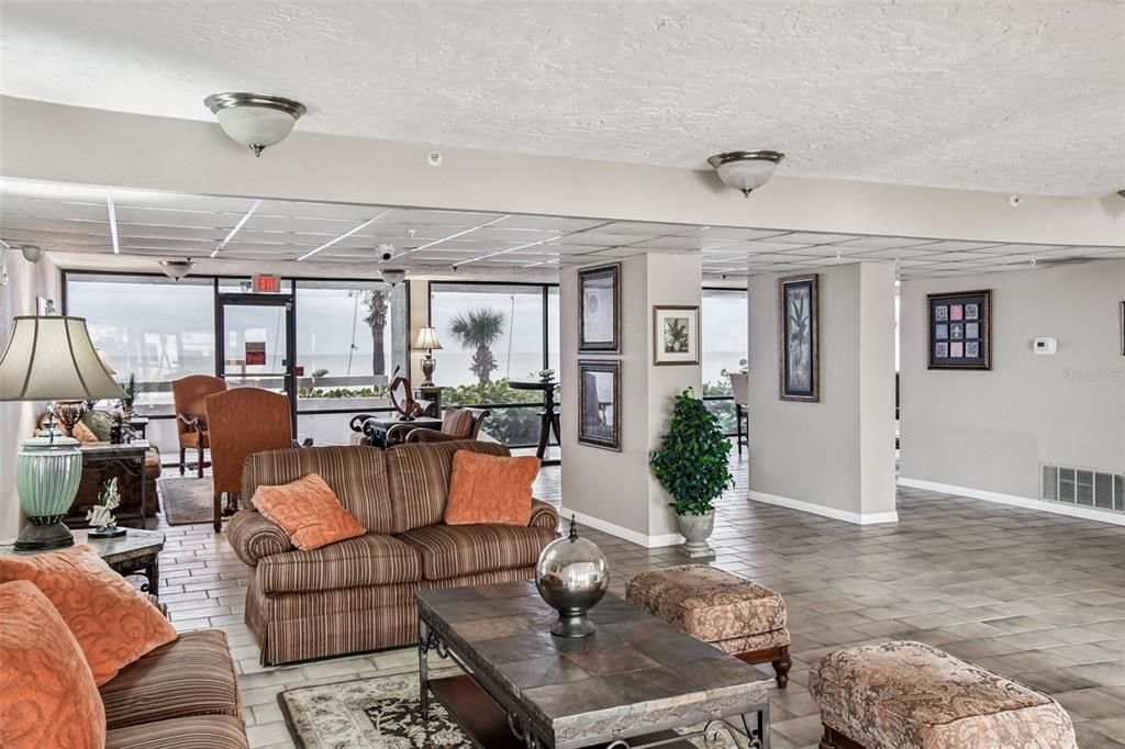 待售: $720,000 (2 贝兹, 2 浴室, 1165 平方英尺)