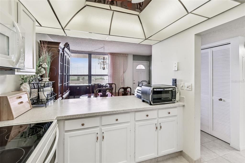 待售: $720,000 (2 贝兹, 2 浴室, 1165 平方英尺)