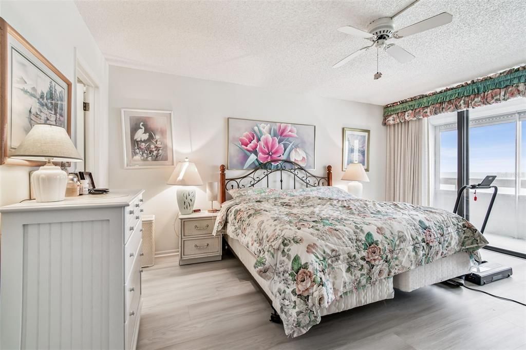 待售: $720,000 (2 贝兹, 2 浴室, 1165 平方英尺)