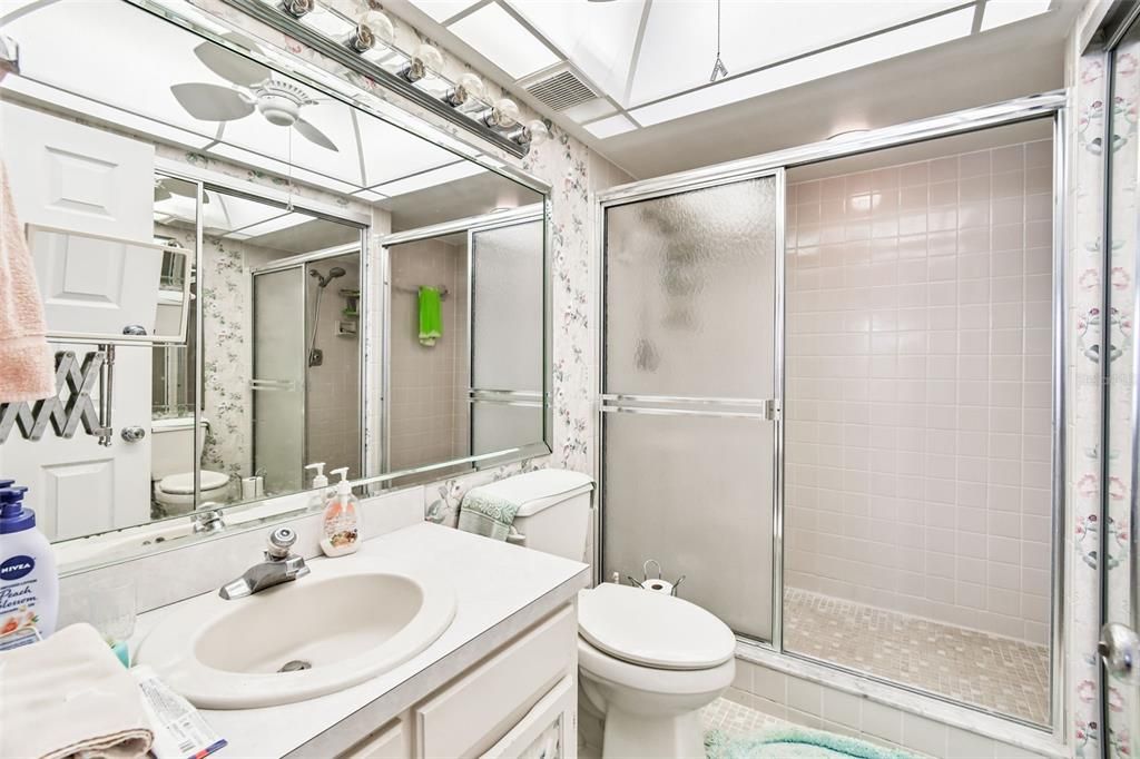 待售: $720,000 (2 贝兹, 2 浴室, 1165 平方英尺)