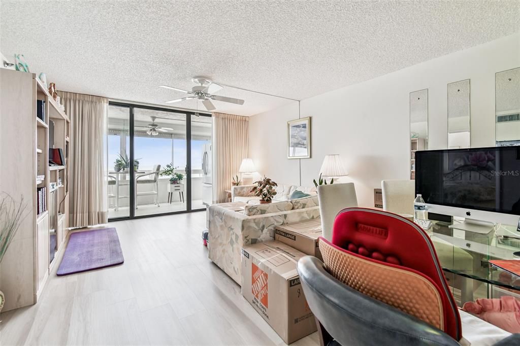 待售: $720,000 (2 贝兹, 2 浴室, 1165 平方英尺)