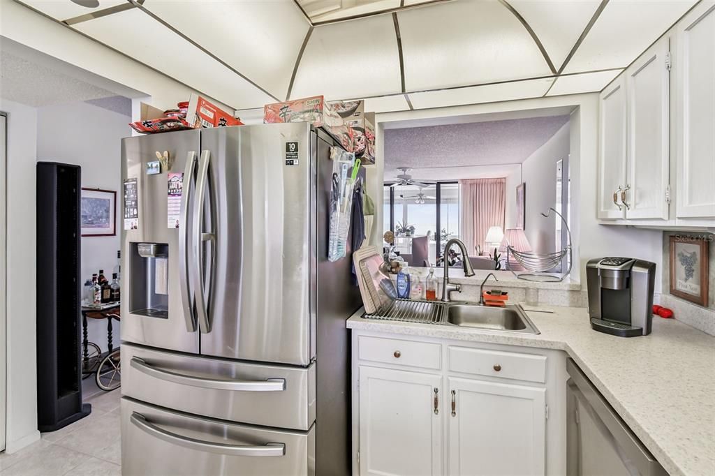 待售: $720,000 (2 贝兹, 2 浴室, 1165 平方英尺)