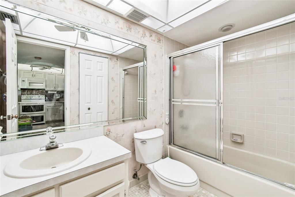 待售: $720,000 (2 贝兹, 2 浴室, 1165 平方英尺)