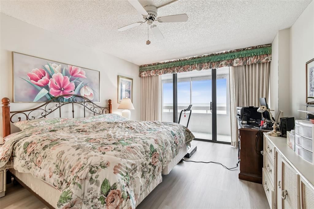 待售: $720,000 (2 贝兹, 2 浴室, 1165 平方英尺)