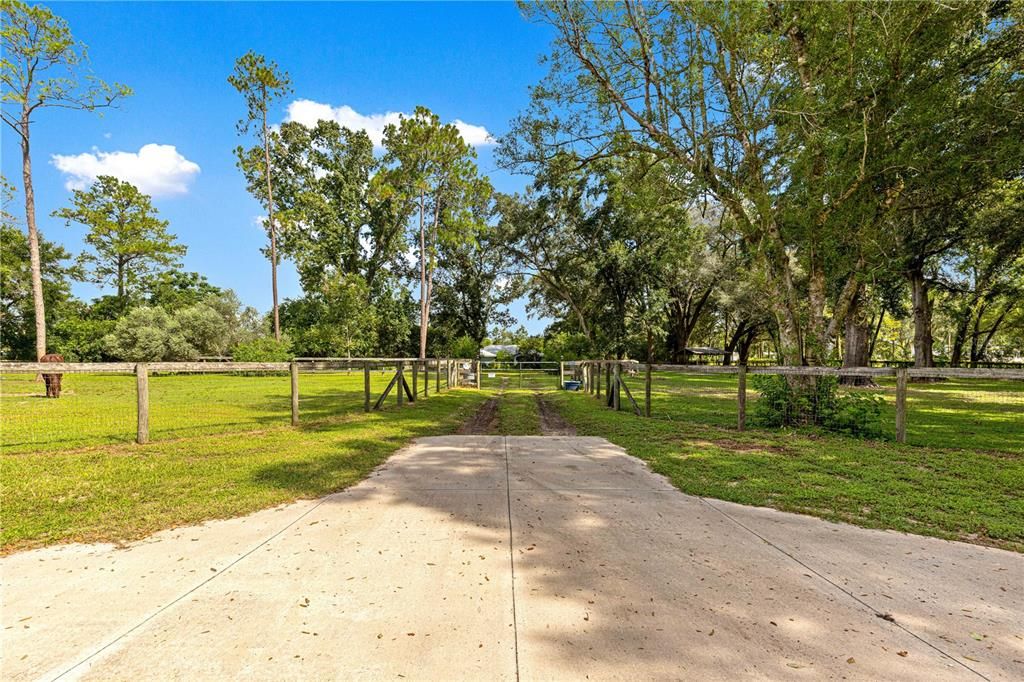 For Sale: $549,900 (3 beds, 2 baths, 1908 Square Feet)