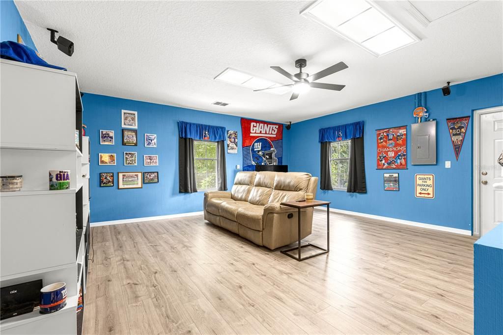 For Sale: $549,900 (3 beds, 2 baths, 1908 Square Feet)