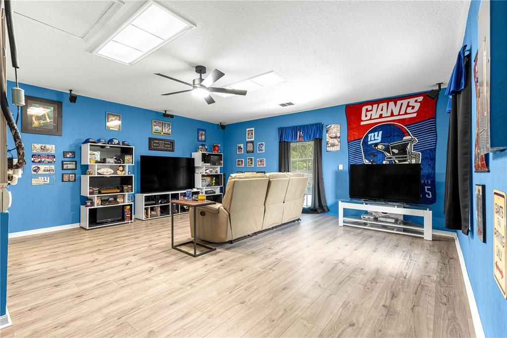 For Sale: $549,900 (3 beds, 2 baths, 1908 Square Feet)