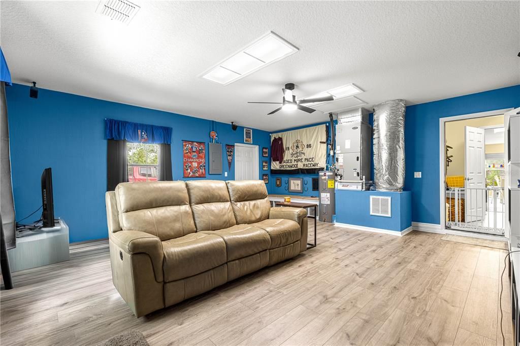 For Sale: $549,900 (3 beds, 2 baths, 1908 Square Feet)