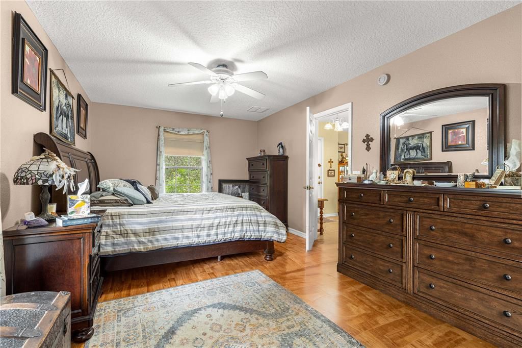 For Sale: $549,900 (3 beds, 2 baths, 1908 Square Feet)