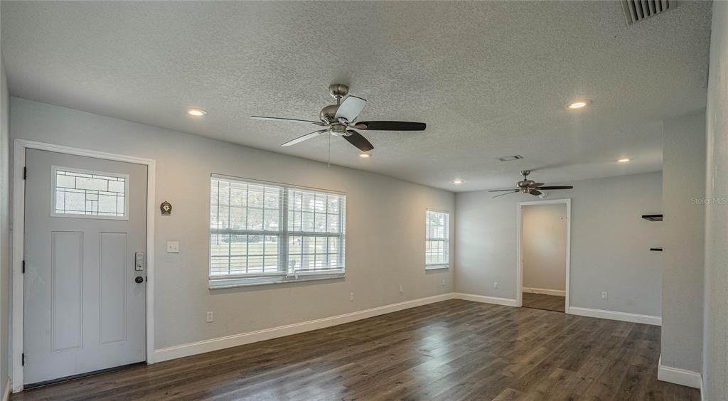 For Rent: $2,250 (4 beds, 2 baths, 1646 Square Feet)