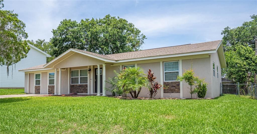 For Rent: $2,250 (4 beds, 2 baths, 1646 Square Feet)