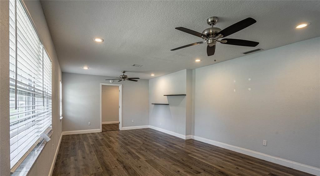 For Rent: $2,250 (4 beds, 2 baths, 1646 Square Feet)