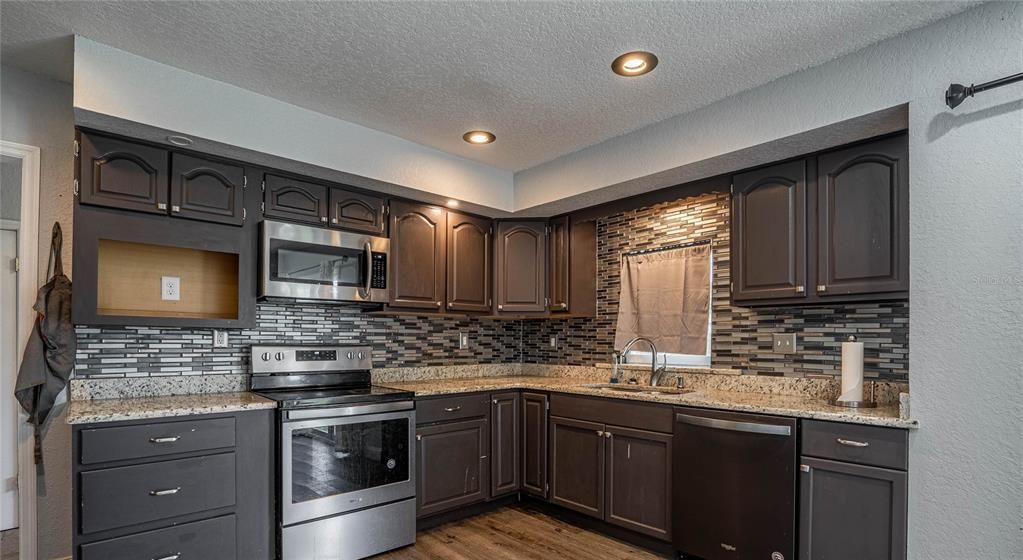 For Rent: $2,250 (4 beds, 2 baths, 1646 Square Feet)