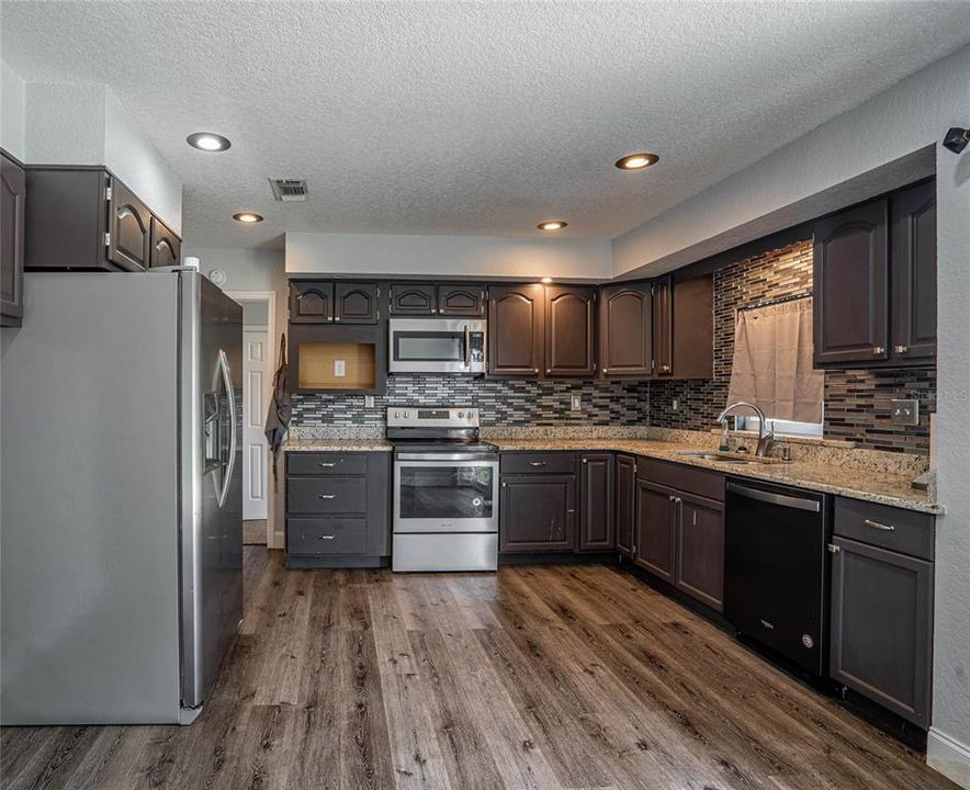 For Rent: $2,250 (4 beds, 2 baths, 1646 Square Feet)