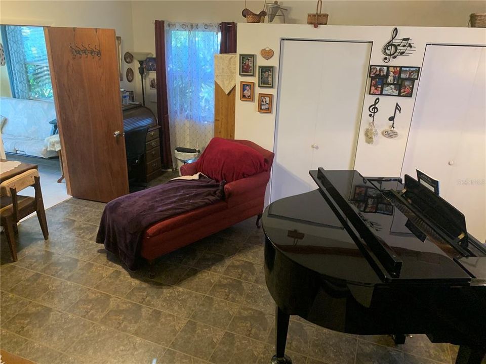 For Sale: $265,000 (3 beds, 2 baths, 1838 Square Feet)