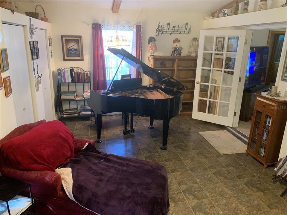 For Sale: $265,000 (3 beds, 2 baths, 1838 Square Feet)