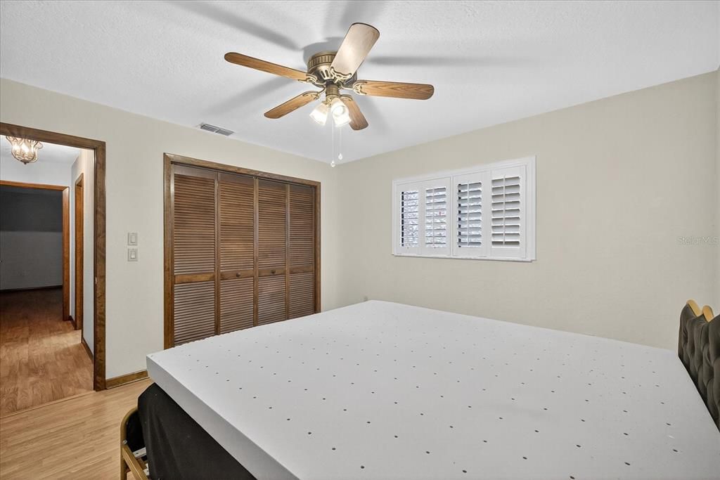 合同活跃: $370,000 (3 贝兹, 2 浴室, 2373 平方英尺)