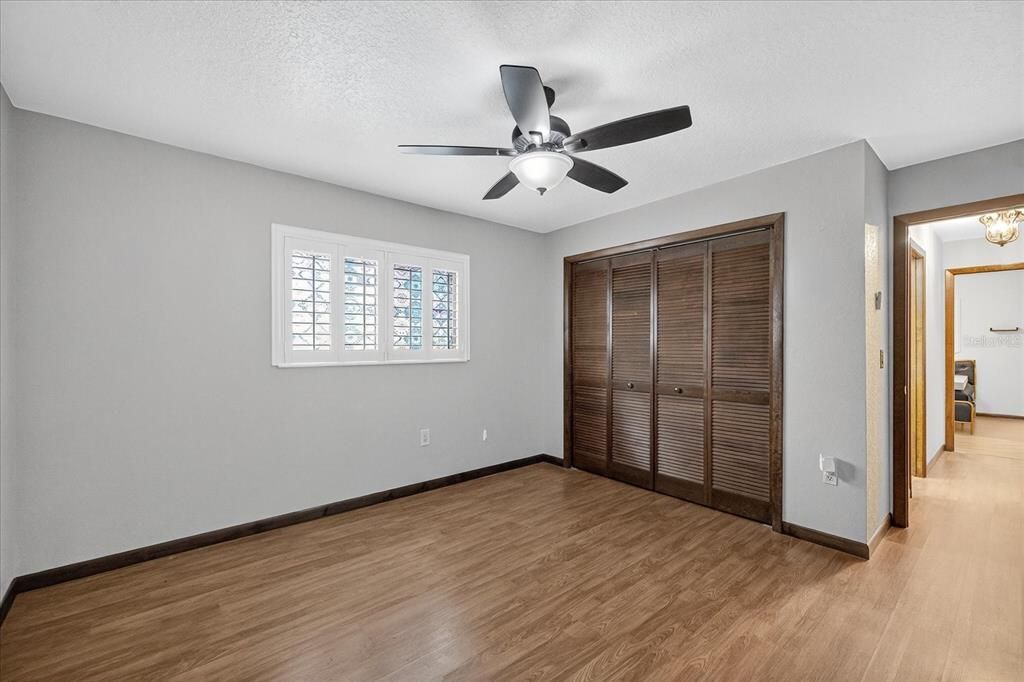 合同活跃: $370,000 (3 贝兹, 2 浴室, 2373 平方英尺)