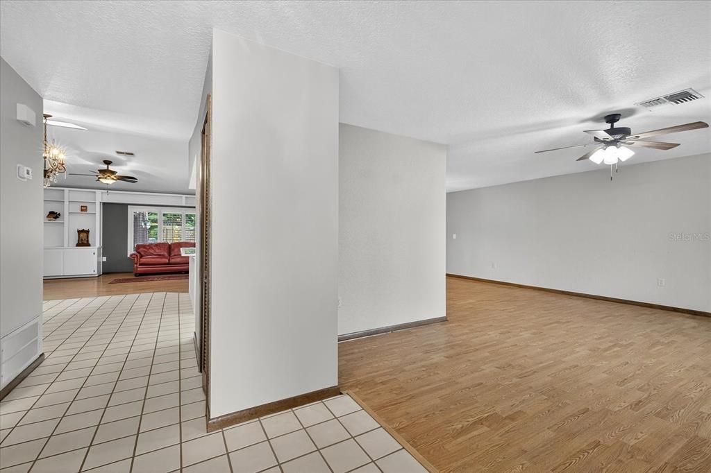 合同活跃: $370,000 (3 贝兹, 2 浴室, 2373 平方英尺)