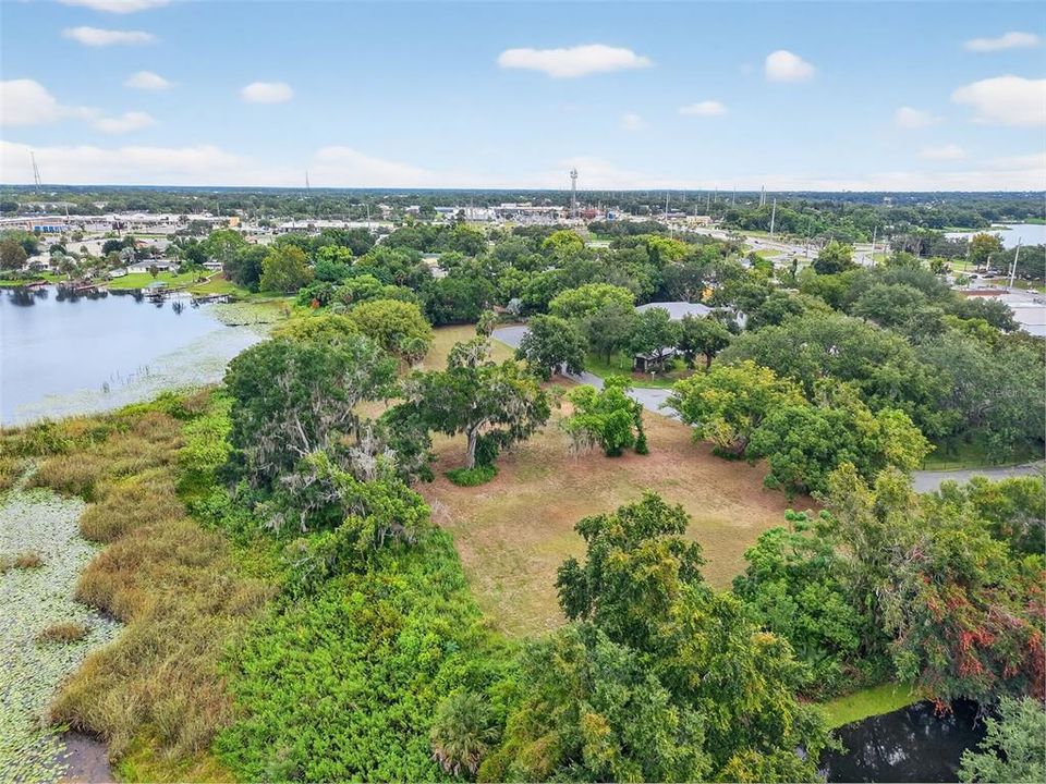 На продажу: $975,000 (2.21 acres)