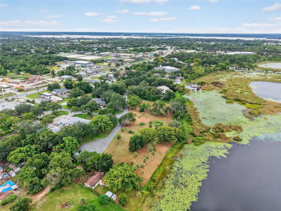 На продажу: $975,000 (2.21 acres)
