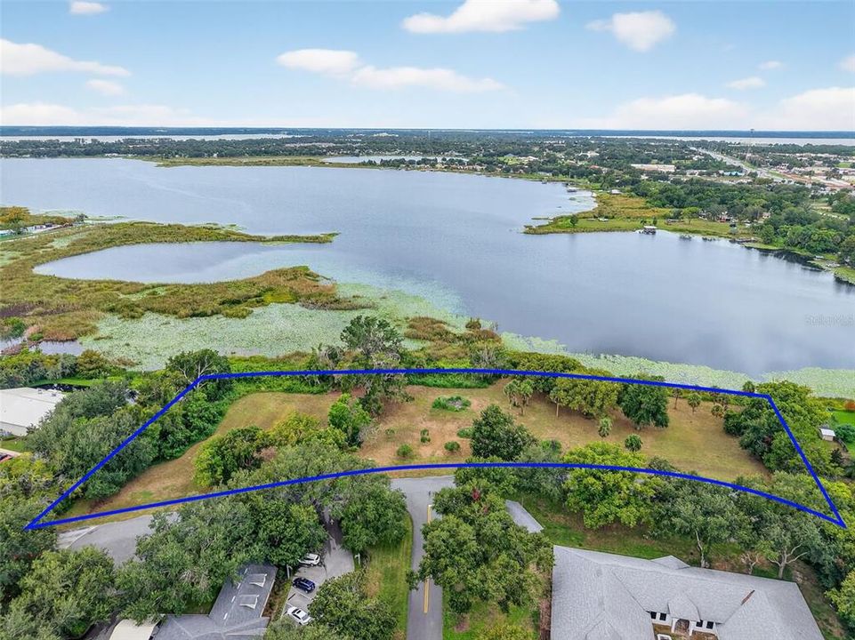 На продажу: $975,000 (2.21 acres)