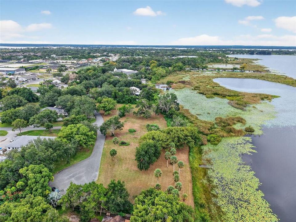 На продажу: $975,000 (2.21 acres)